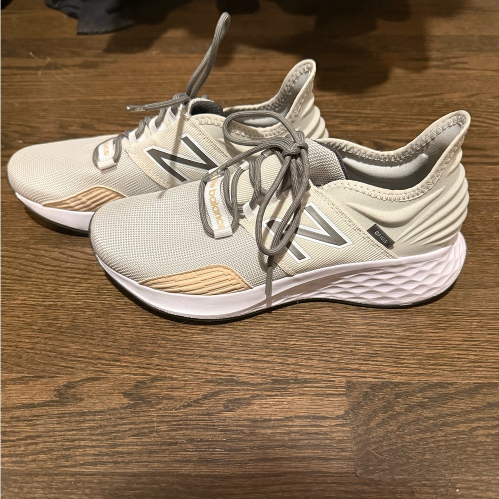 FIGS | New Balance ROAV - Grey